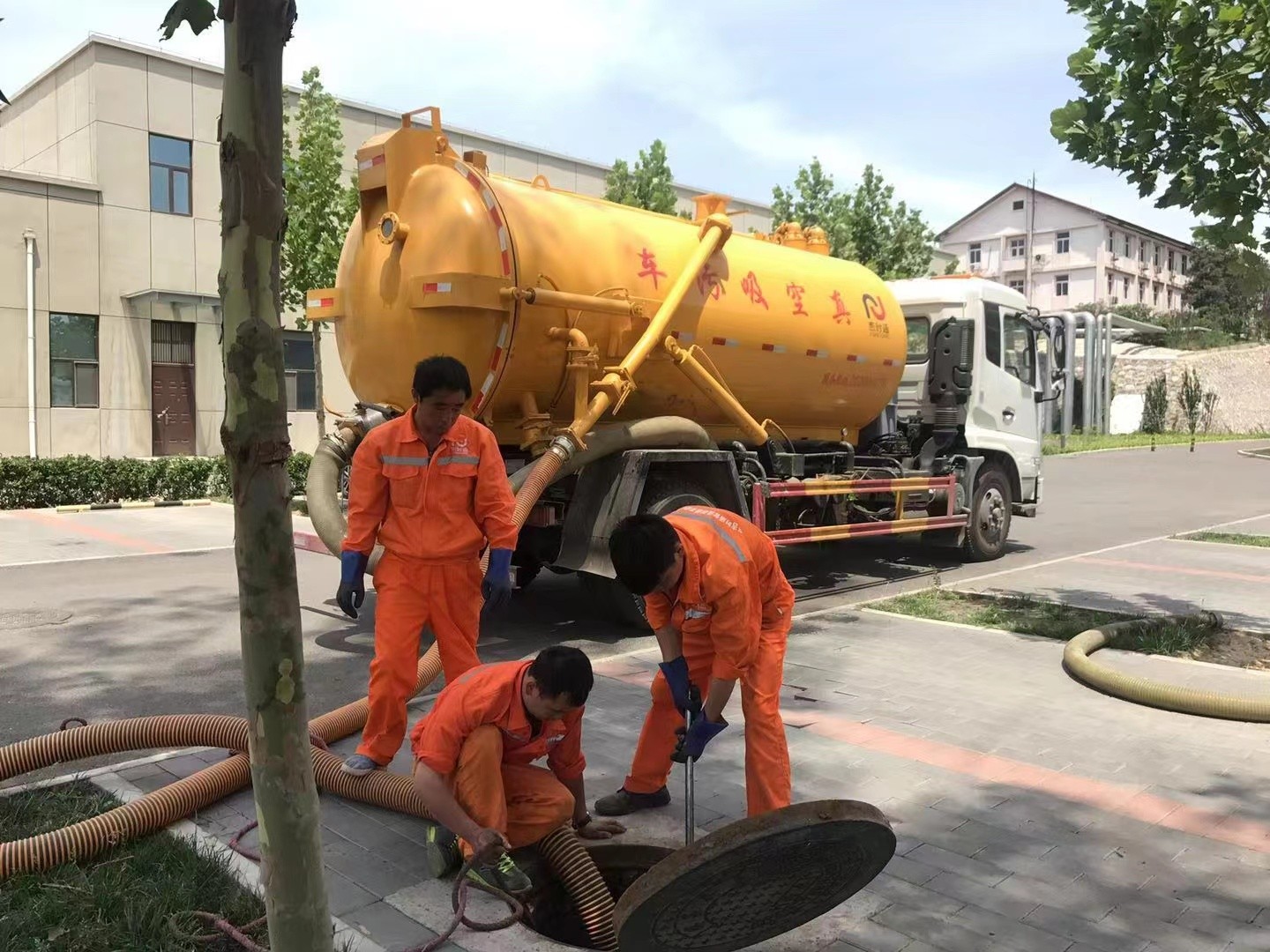 盐亭化粪池清理与5-8吨吸粪车施工效率分析